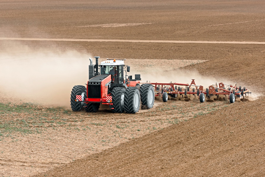 В Казахстане реализуют 70 тракторов Rostselmash по сниженной цене